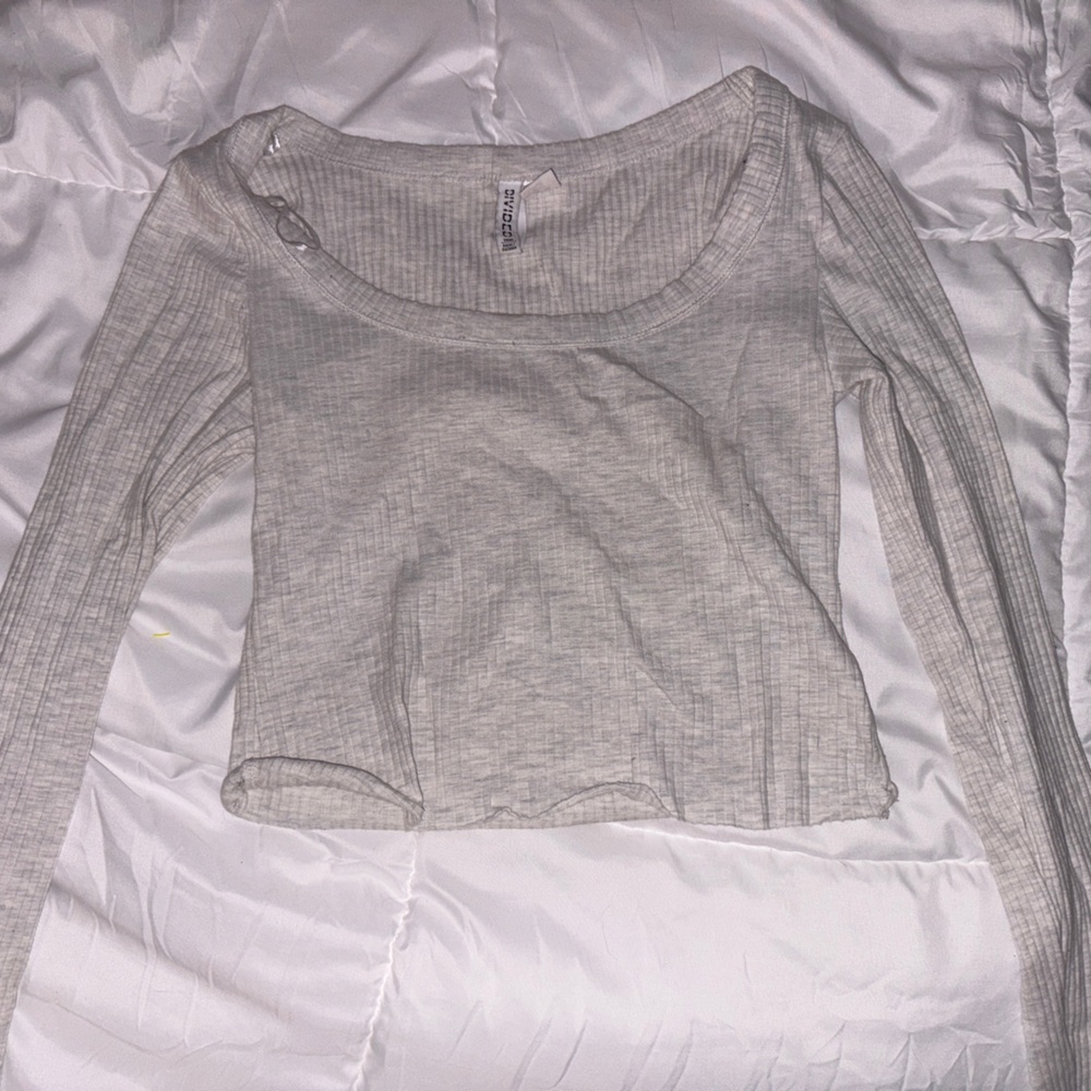 H&M Gray Fitted Crop Top